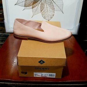 NEW Sperry loafer. Size 7.5M